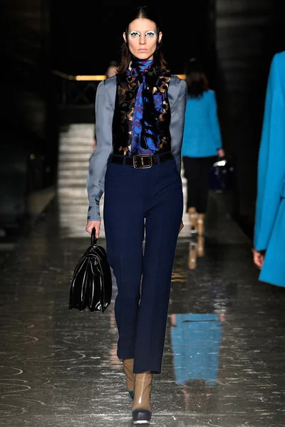 Look 14